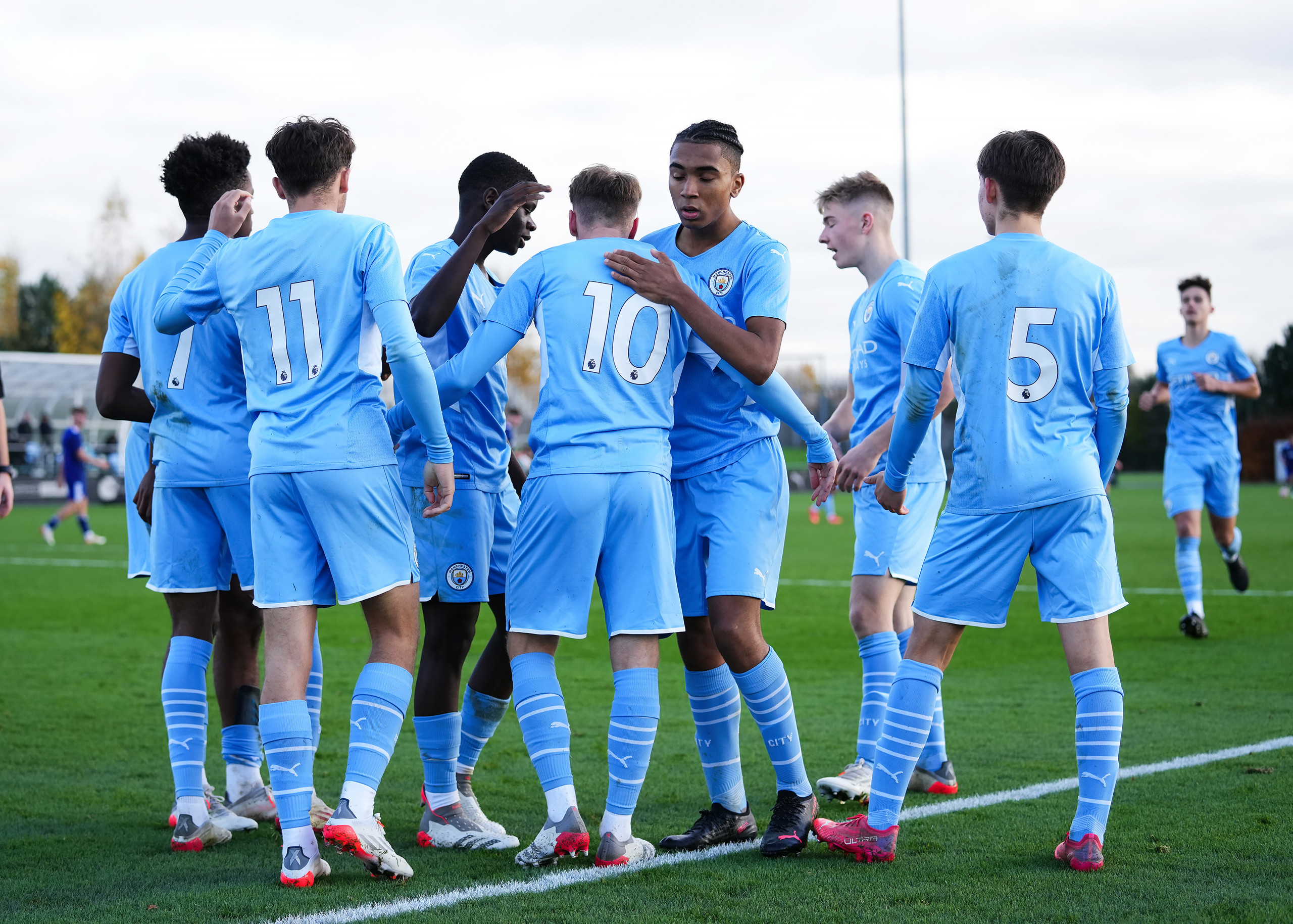 Late Leeds strike denies Under-18s in six-goal thriller