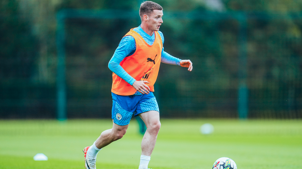SUPER SERGIO  : Sergio Gomez dribbles with the ball.