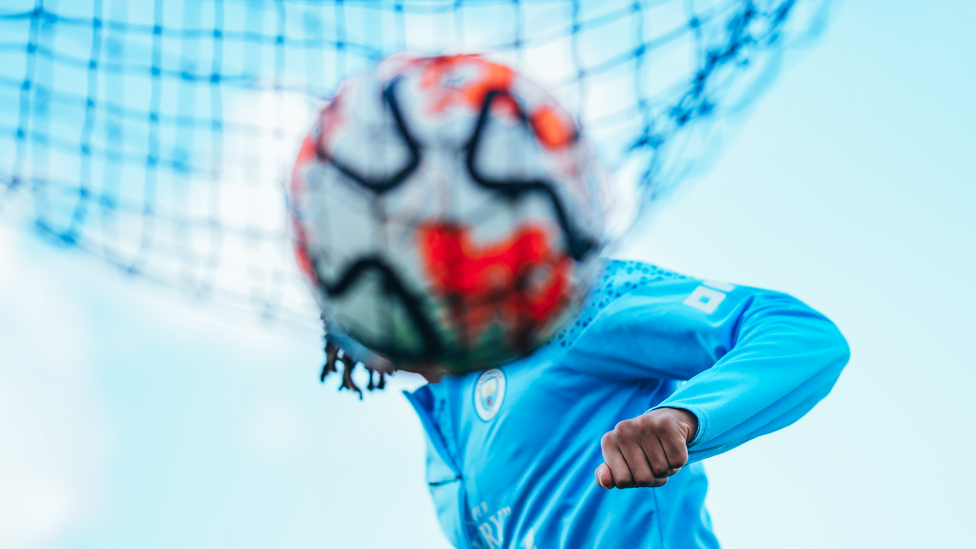 GUESS WHO : Can you figure out who is enjoying a little mini game at training?