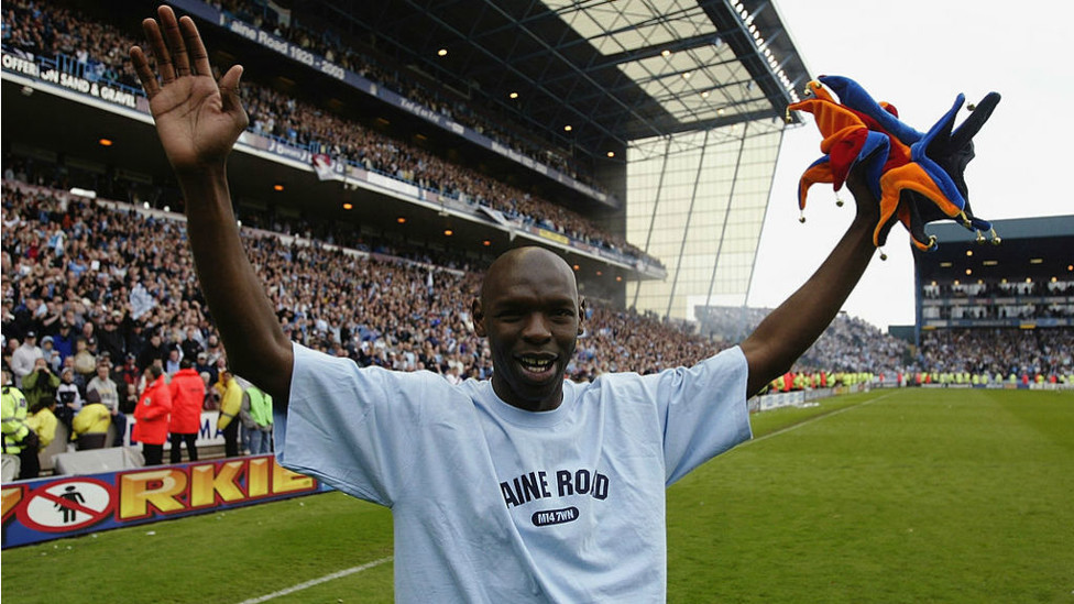 A FOND FAREWELL: Shaun Goater bids goodbye to the City fans