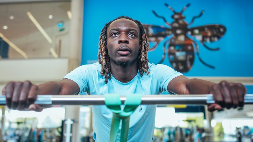 GYM SESSION : Jeremy Doku puts his strength to the test