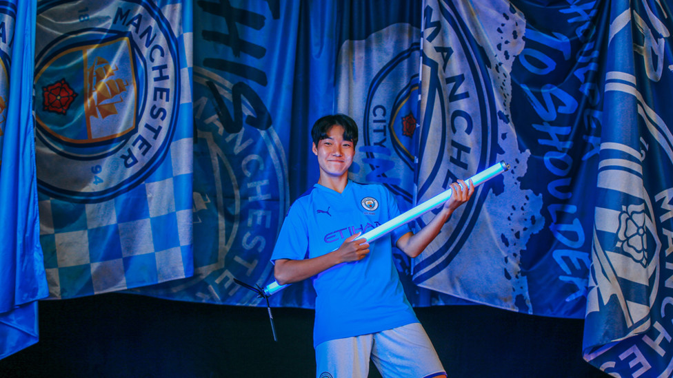 LET'S ROCK 'N ROLL : Lee Geum-min looks in the derby mood!