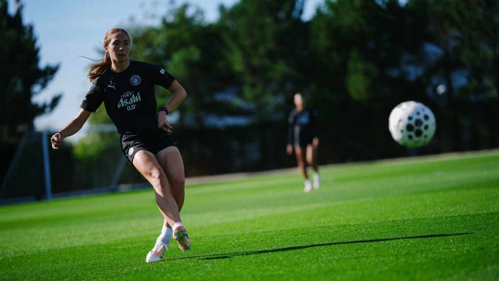 PASSING PLAY : Naomi Layzell finds a team-mate