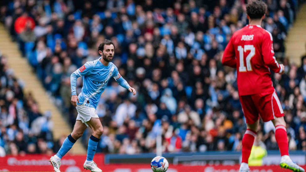 SILKY SILVA : Running the midfield.