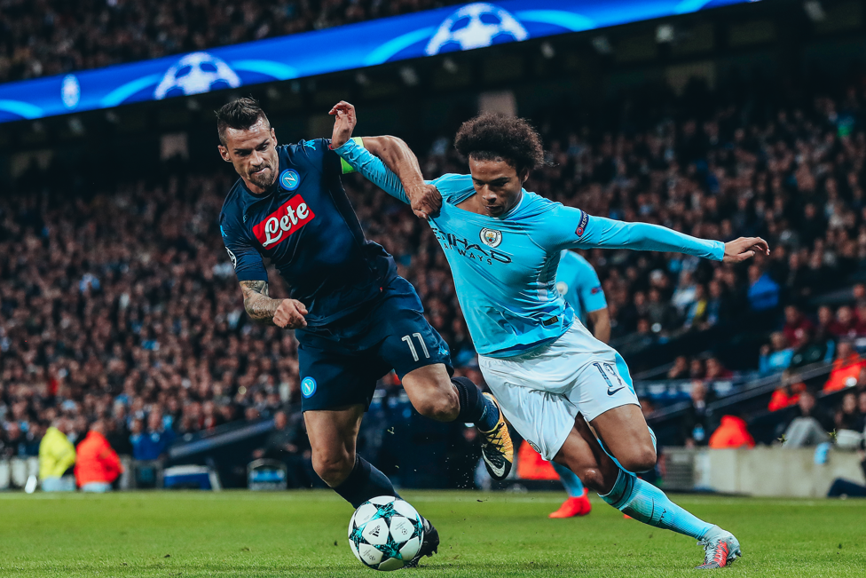 Leroy Sane em ação contra a Napoli. 