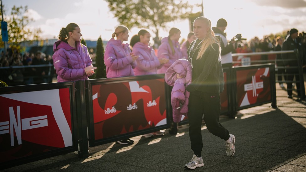 GOOD TO SEE YOU, BLINKY : Laura Blindkilde Brown also arrives at our home. 