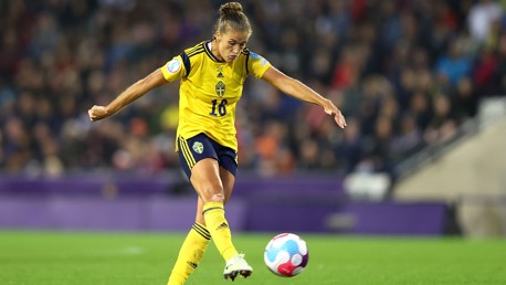Late winner sends Angeldahl's Sweden into EURO 2022 semi-finals