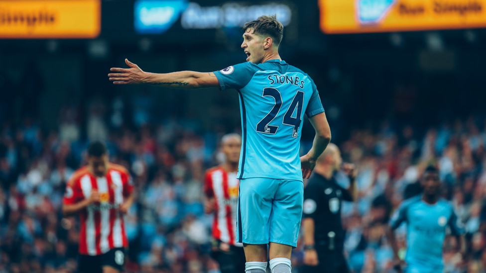 DEBUT: Karier Stones di City dimulai dengan kemenangan, saat kami mengalahkan Sunderland 2-1 pada hari pembukaan musim 2016-17.