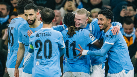 GROUP HUG: Squad goals!