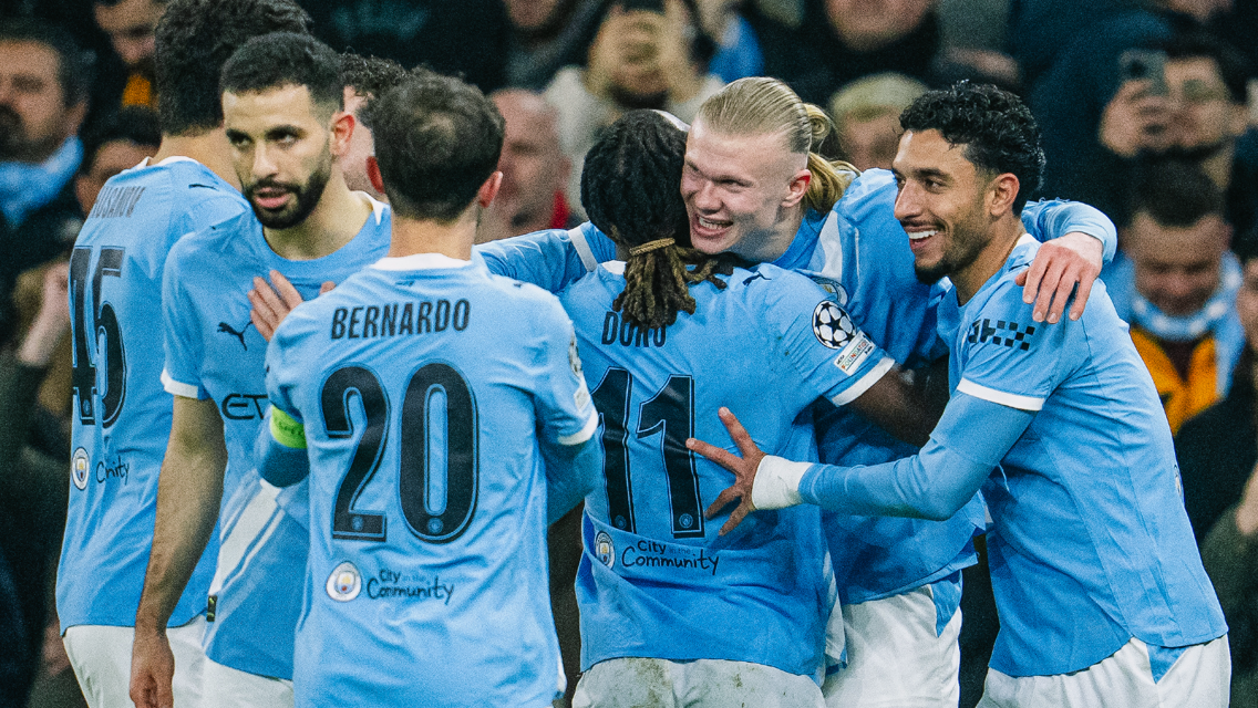 GROUP HUG: Squad goals!