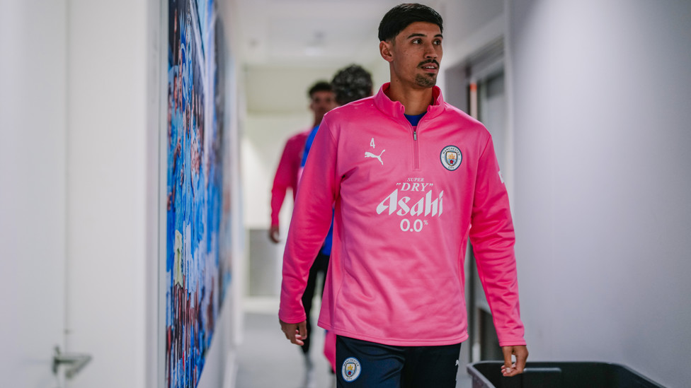 MIDFIELD MAESTRO  : Tijjani Reijnders heading out.