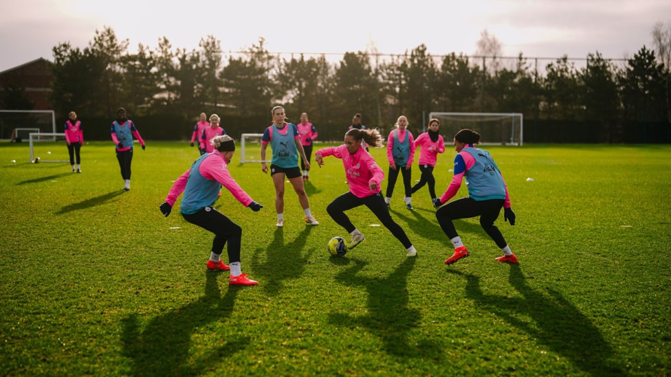 TOUCH TIGHT : Iman Beney on the ball