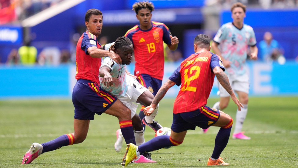  : Jeremy Doku tries to get past Rodri in the quarter-final between Belgium and Spain