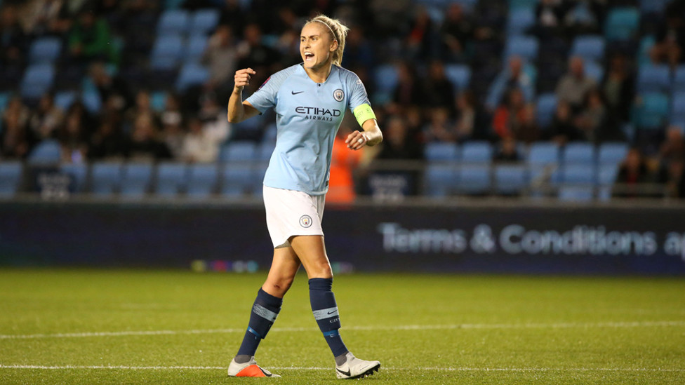 SKIPPER : Steph Houghto
