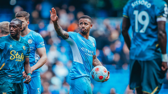 Sterling admite deixar o City: «Estou aberto a isso neste momento»