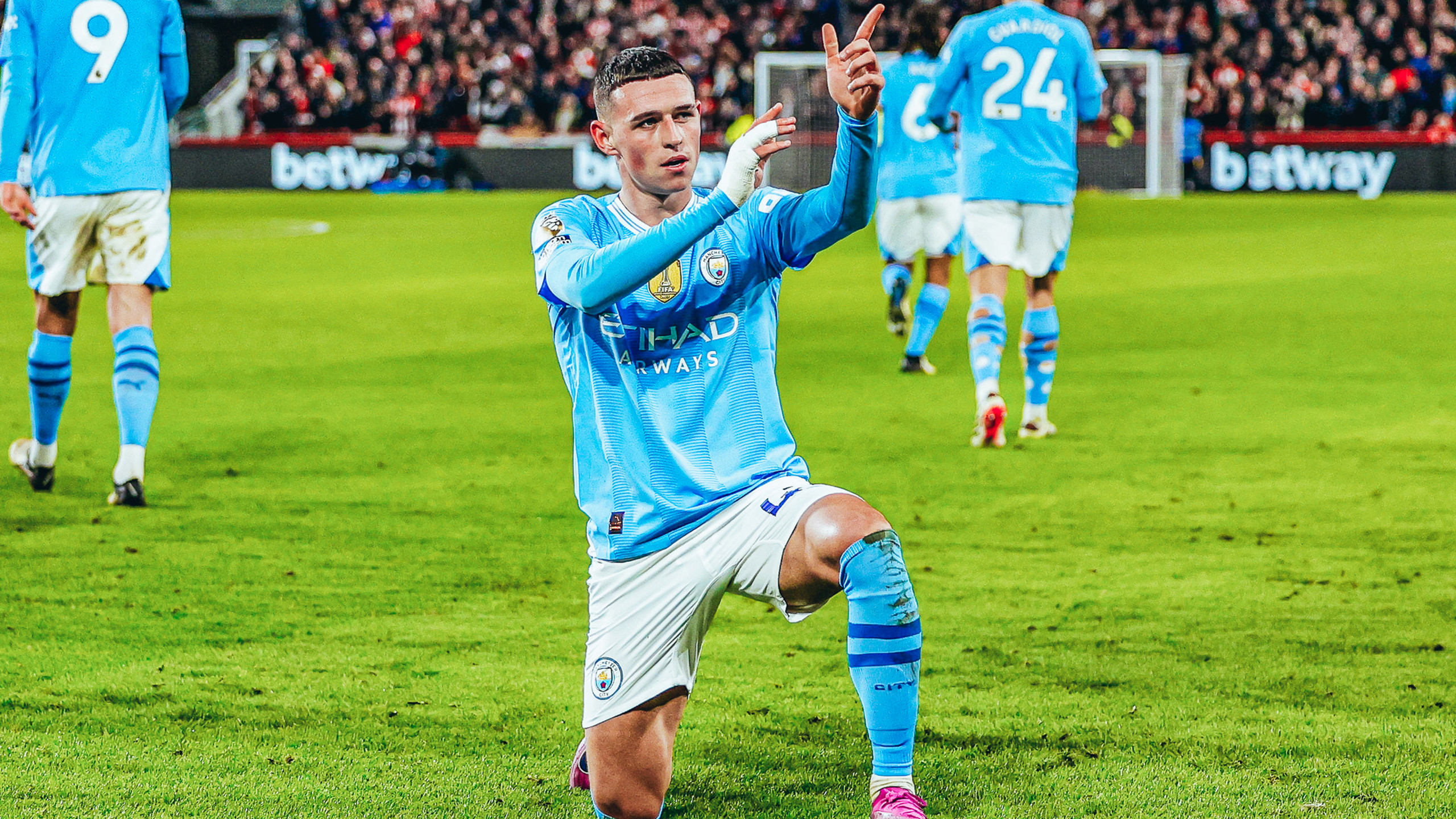 Gallery: Fantastic Foden stings Bees!