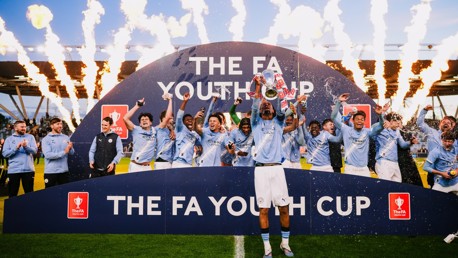 City v Manchester United: Live FA Youth Cup Trophy Lift