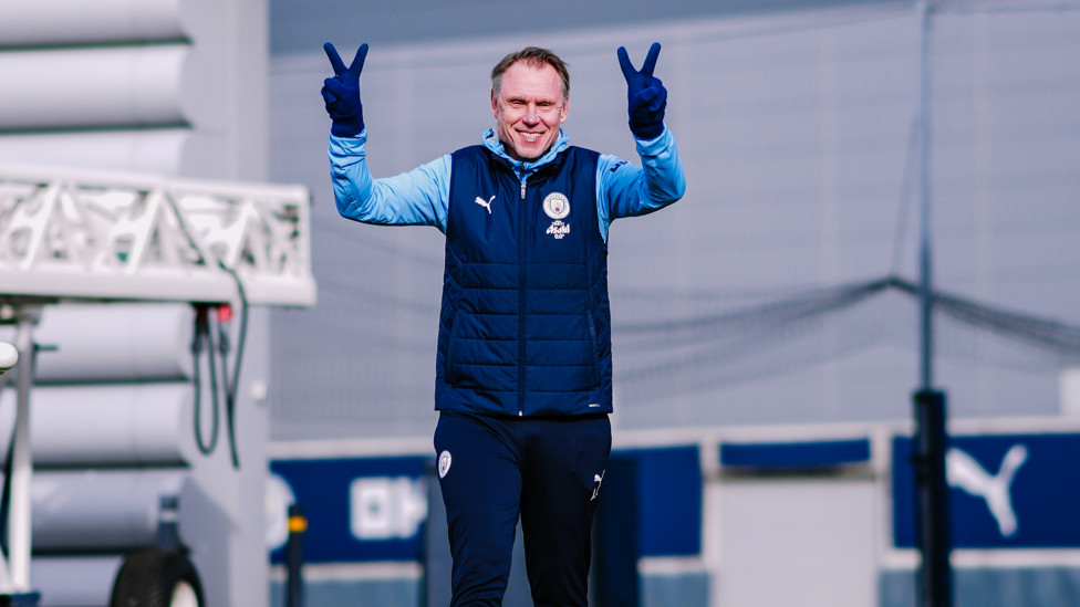 THE BOSS  : Jeglertz heads onto the field! 