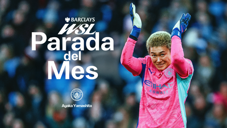 A goalkeeper in a pink kit claps with the text 'Parada del Mes' meaning 'Save of the Month' for the Barclays WSL. The Manchester City logo is visible with a player's name.