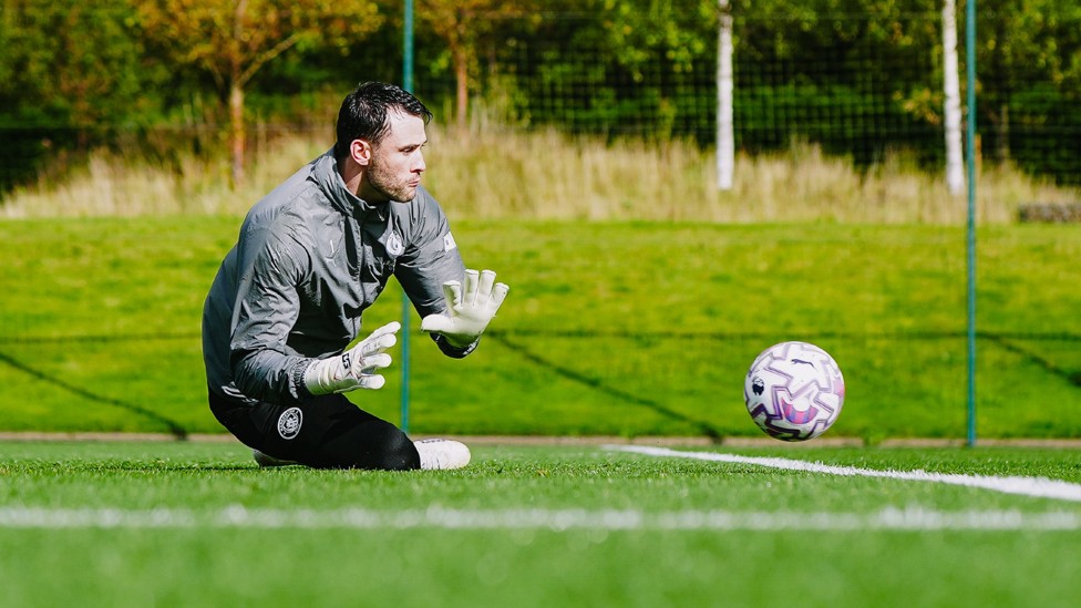 COMPLETING THE DREAM TEAM : Marcus Bettinelli gets low to make the save.