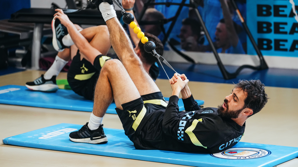 STRETCHING SILVA : Bernardo Silva recovers after Wednesday's victory
