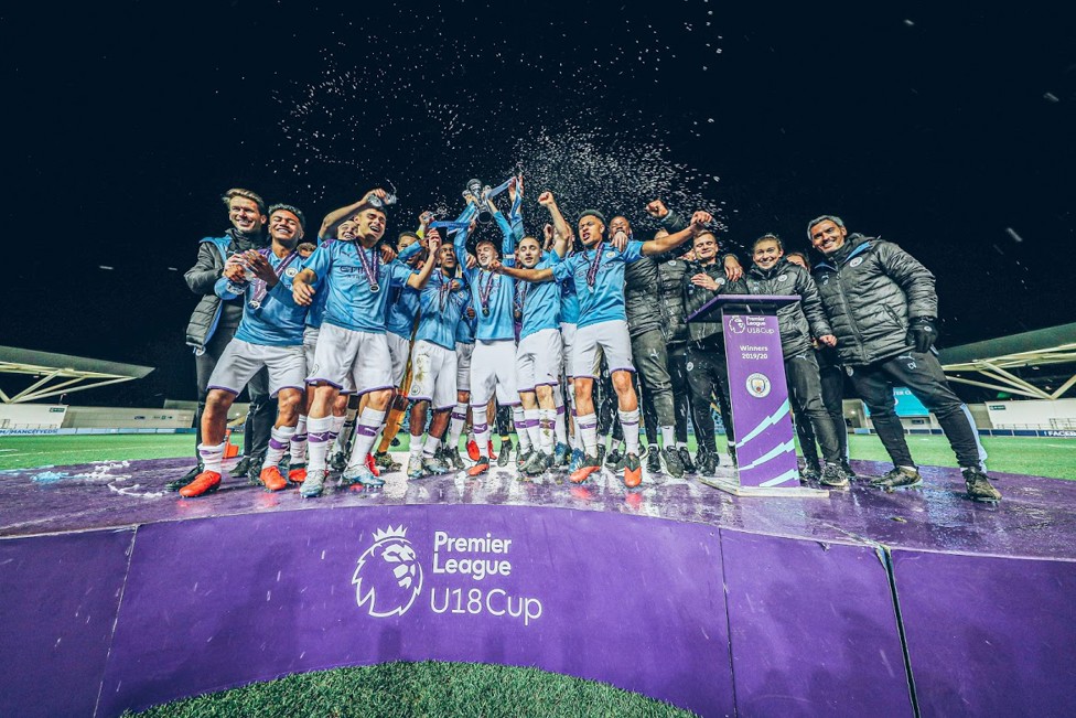 18 MARET : Tim U18 kami meraih gear Liga Primer U18 kedua secara beruntun setelah mengalahkan Stoke City 6-0 di final.