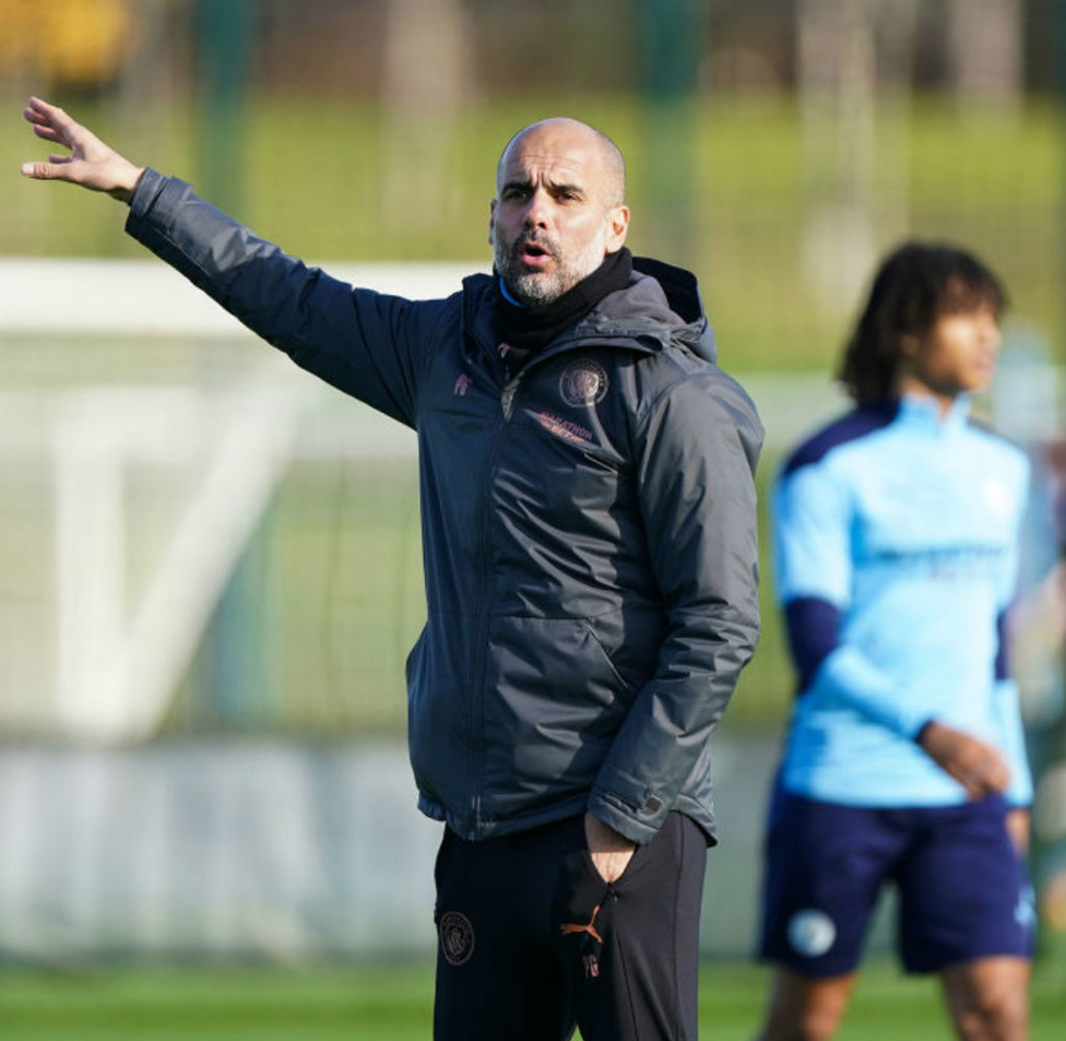 BAGIAN PENTING: Waktu Guardiola bersama pemain di lapangan latihan sangat terbatas karena padatnya jadwal