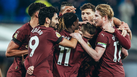 GROUP HUG: Squad goals!