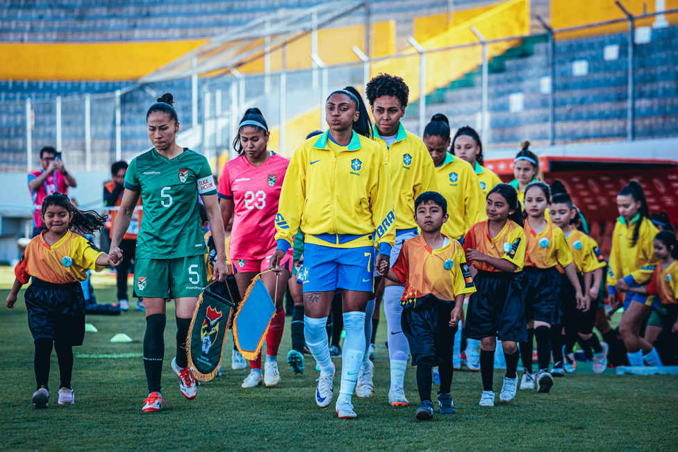 CAPITANA : Kerolin lideró a su selección en el triunfo de Brasil ante Bolivia.