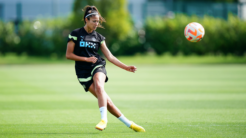 LONG PASS : Leila Ouahabi puts her foot through the ball