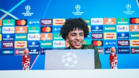 Lewis: quanto mais posições eu fizer, mais eu jogo 