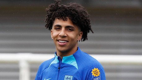 Comentaristas, imprensa e jogadores prestam homenagem a lewis após estreia pela inglaterra