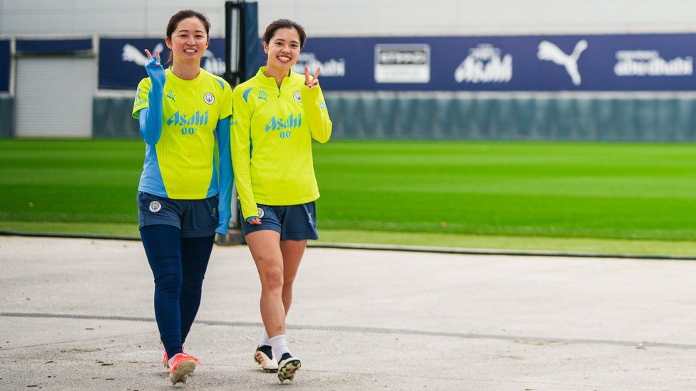 BIG SMILES : Risa and Yui Hasegawa 
