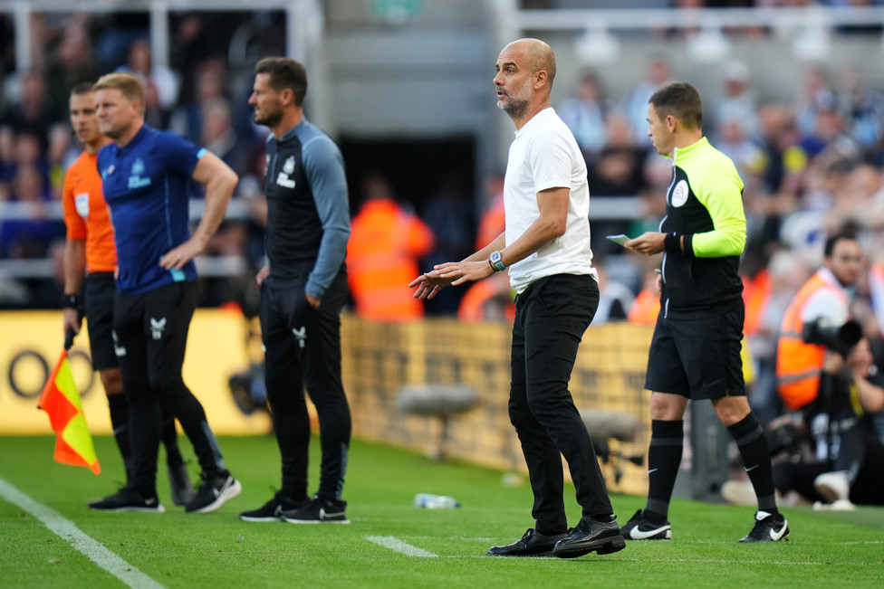 FRENTE A FRENTE NOVAMENTE  : Eddie Howe ainda busca a primeira vitória na Premier League contra Pep Guardiola.
