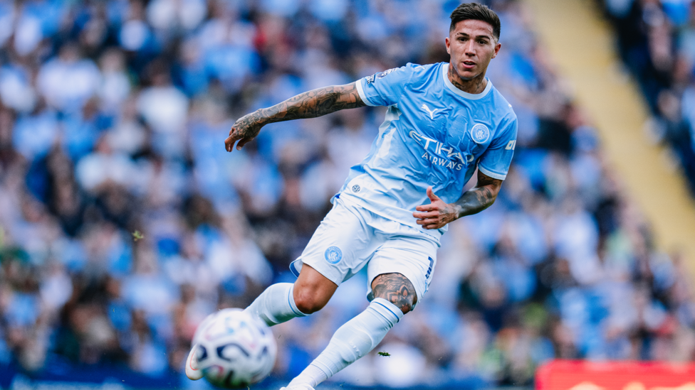 FANTASTIC FERNÁNDEZ : So comfortable in midfield.