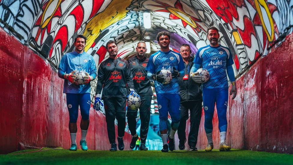 GK UNION : Stefan Ortega Moreno, True Grant and Scott Carson make their way onto the pitch.