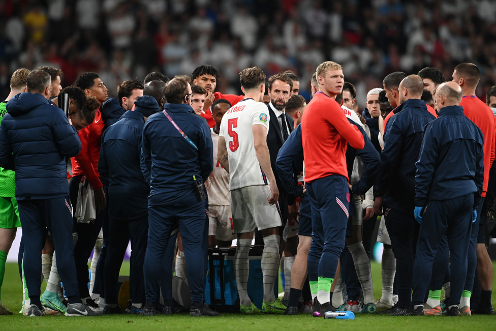 THREE LIONS' PRIDE : Heroes, one and all