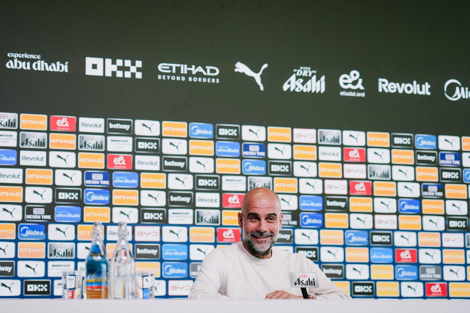 Guardiola atualiza situações de Rodri e Gvardiol 