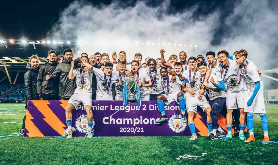 SQUAD GOALS : The full squad come together to celebrate a real team effort.