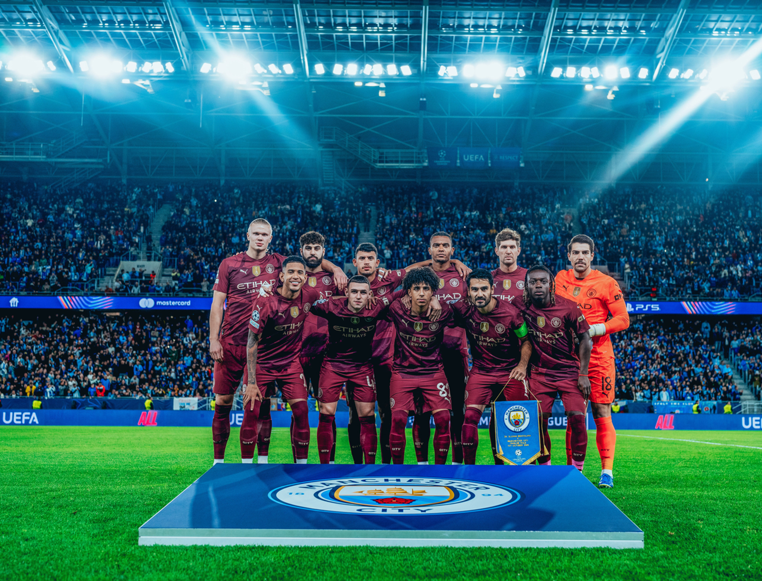 City goleia Slovan Bratislava e conquista primeira vitória na Champions League 24/25