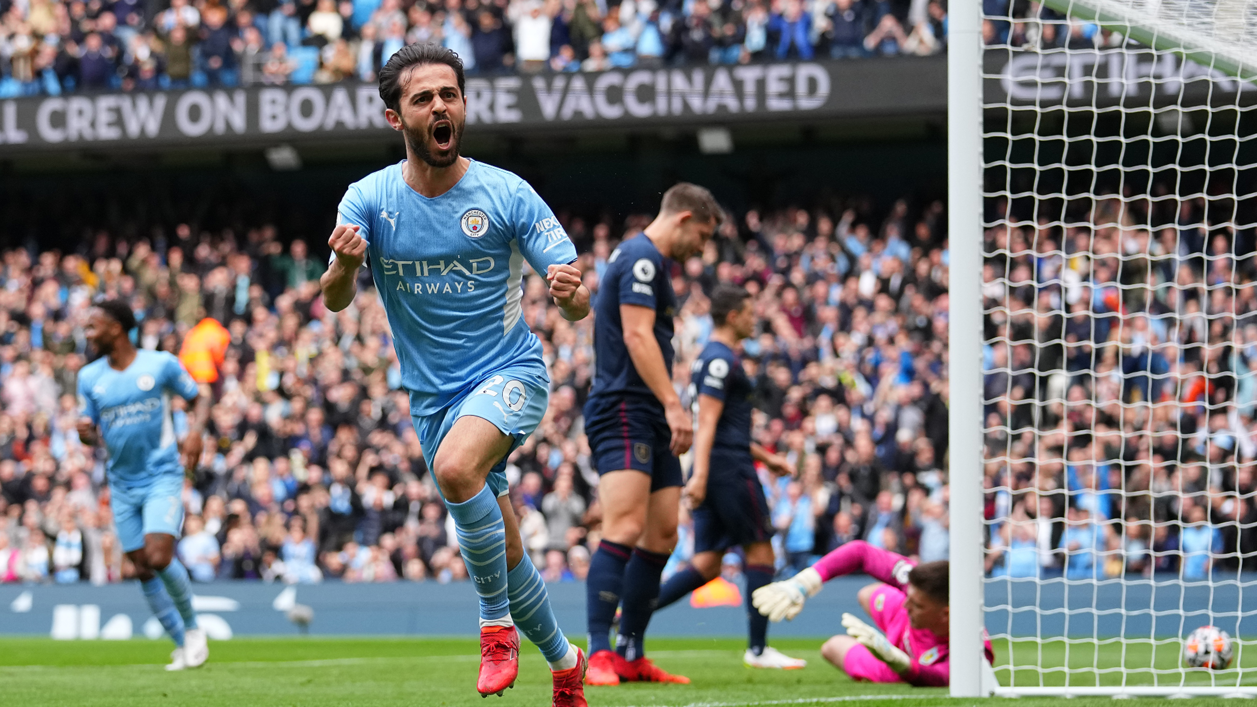 Bernardo joga muito e City vence o Burnley por 2-0