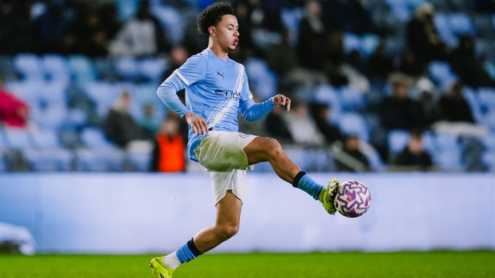 HOW'S YOUR TOUCH? : Dante Headley in possession.