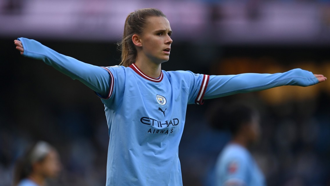 Casparij on settling in at City, competition for places and ice skating!