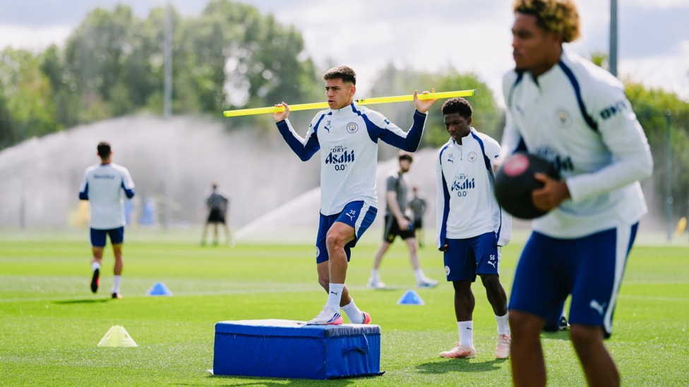 BALANCING ACT : Claudio Echeverri in training