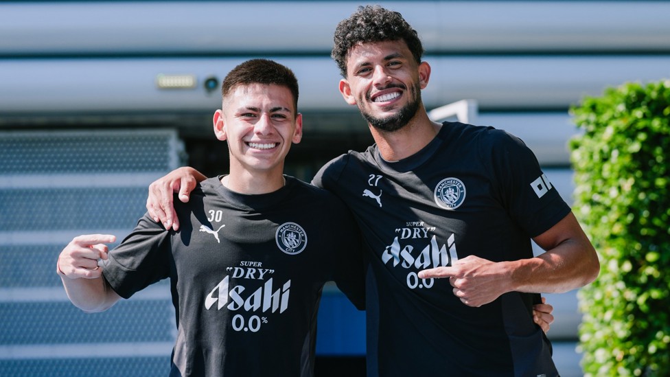 SMILE FOR THE CAMERA : Claudio Echeverri and Matheus Nunes pose for the club photographer. 