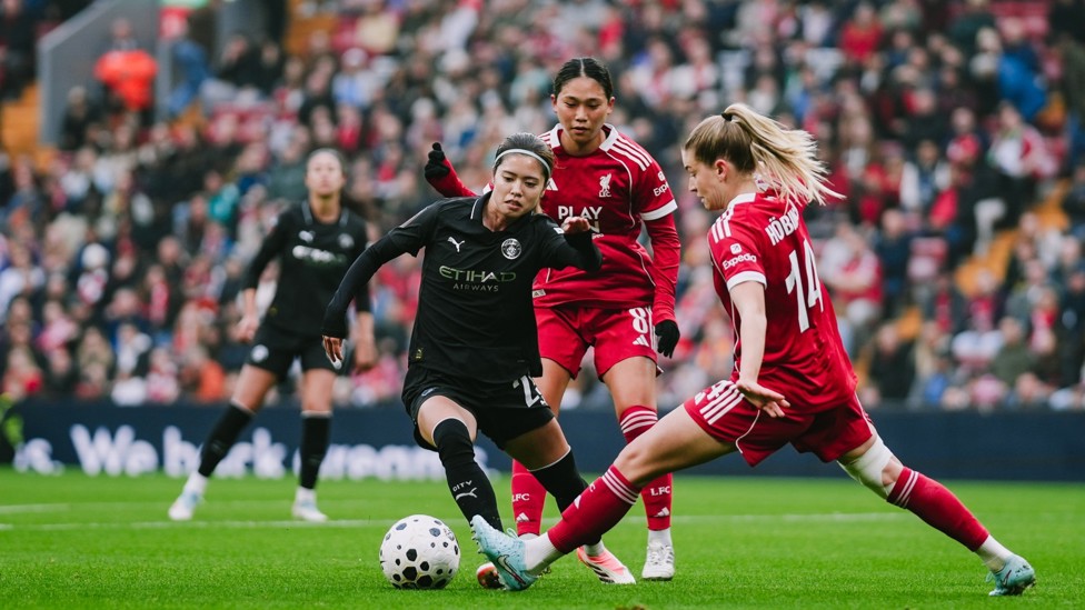 中场奇迹：长谷川唯跳过危险