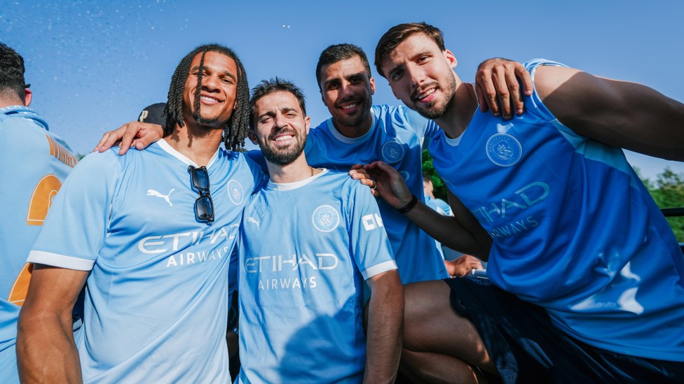 CLOSE MATES : More than just team-mates