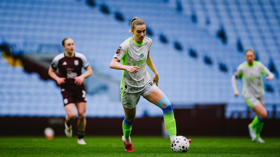 PULLING THE STRINGS : Vivianne Miedema tries to work her magic