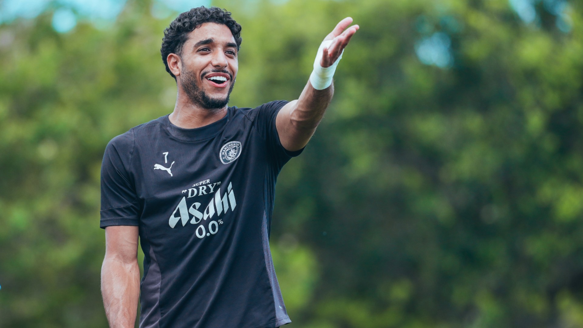 POINTING THE WAY: Omar Marmoush hands out some friendly advice!