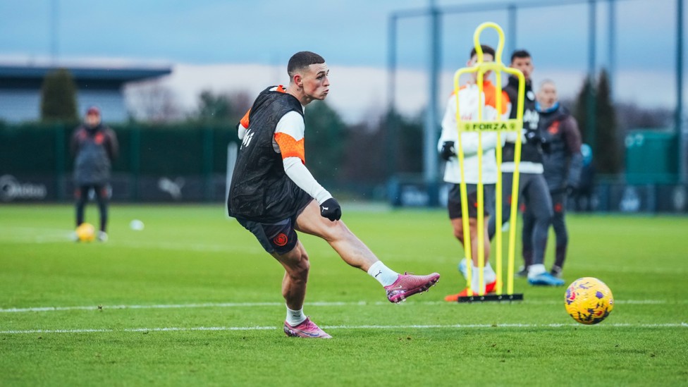 COOL, CALM AND COLLECTED  : Phil Foden strikes!